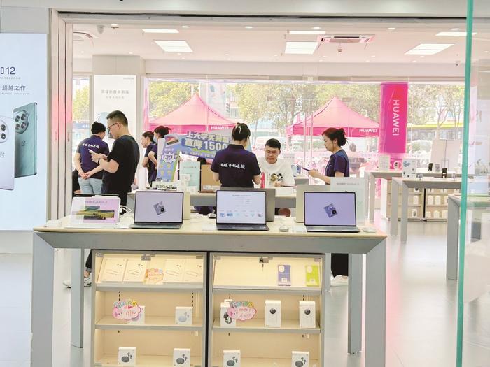 后高考经济热潮涌动 美发、学车、购物，电子产品消费成新宠